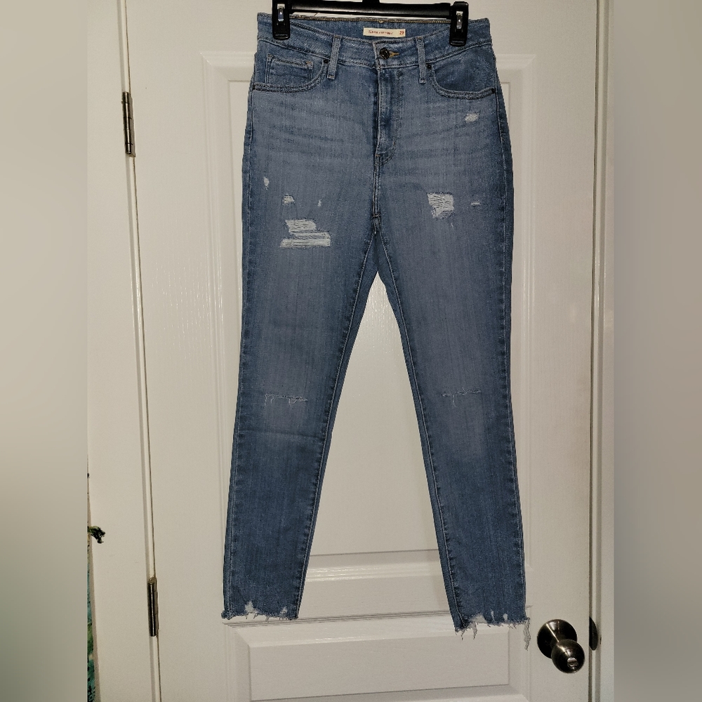 Levi's High waisted distressed Skinny Jeans